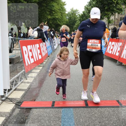 14.06.2026 - REWE Women's Run Strokosch-Dieckow http://msf.ph/oto/9776414 14.06.2026 11:06:02 Ziel 5072, 5149, 5200, 5221, 5227, 5354, 5378, 5517, 5580, 5710, 5881, 5887, 5903, 5923, 5962 meine-sportfotos.de
