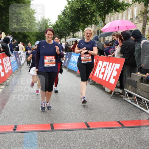 14.06.2026 - REWE Women's Run Strokosch-Dieckow http://msf.ph/oto/9776425 14.06.2026 11:06:35 Ziel 5071, 5075, 5076, 5134, 5222, 5283, 5382, 5441, 5480, 5491, 5501, 5541, 5574, 5829, 6024, 6067 meine-sportfotos.de