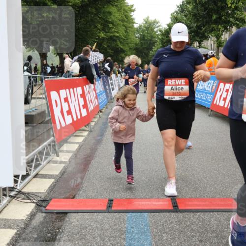 14.06.2026 - REWE Women's Run Strokosch-Dieckow http://msf.ph/oto/9776429 14.06.2026 11:06:02 Ziel 5072, 5149, 5200, 5221, 5227, 5354, 5378, 5517, 5580, 5710, 5881, 5887, 5903, 5923, 5962 meine-sportfotos.de