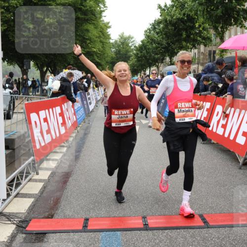 14.06.2026 - REWE Women's Run Strokosch-Dieckow http://msf.ph/oto/9776438 14.06.2026 11:05:58 Ziel 5072, 5149, 5200, 5339, 5354, 5378, 5517, 5710, 5834, 5881, 5887, 5923, 5962 meine-sportfotos.de