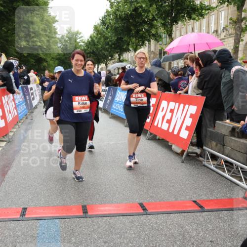 14.06.2026 - REWE Women's Run Strokosch-Dieckow http://msf.ph/oto/9776450 14.06.2026 11:06:35 Ziel 5071, 5075, 5076, 5134, 5222, 5283, 5382, 5441, 5480, 5491, 5501, 5541, 5574, 5829, 6024, 6067 meine-sportfotos.de