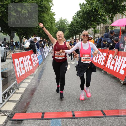 14.06.2026 - REWE Women's Run Strokosch-Dieckow http://msf.ph/oto/9776456 14.06.2026 11:05:58 Ziel 5072, 5149, 5200, 5339, 5354, 5378, 5517, 5710, 5834, 5881, 5887, 5923, 5962 meine-sportfotos.de