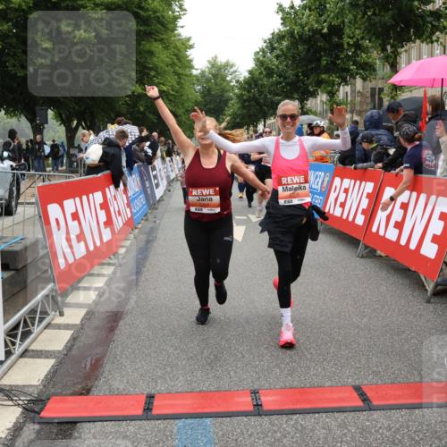 14.06.2026 - REWE Women's Run Strokosch-Dieckow http://msf.ph/oto/9776466 14.06.2026 11:05:58 Ziel 5072, 5149, 5200, 5339, 5354, 5378, 5517, 5710, 5834, 5881, 5887, 5923, 5962 meine-sportfotos.de
