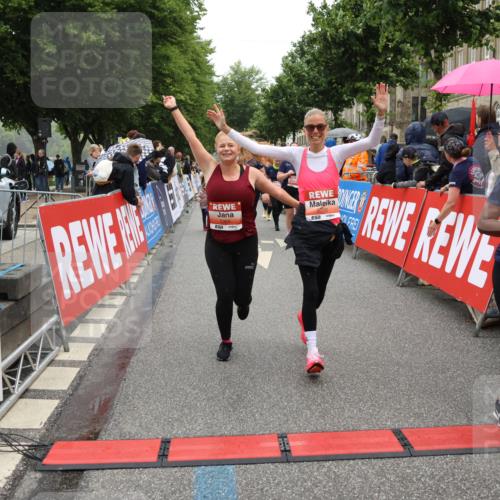 14.06.2026 - REWE Women's Run Strokosch-Dieckow http://msf.ph/oto/9776471 14.06.2026 11:05:57 Ziel 5149, 5169, 5200, 5339, 5354, 5517, 5833, 5834, 5881, 5887, 5897, 5923, 5962 meine-sportfotos.de