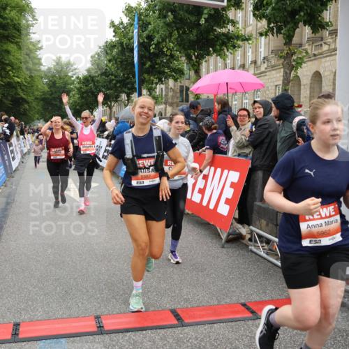 14.06.2026 - REWE Women's Run Strokosch-Dieckow http://msf.ph/oto/9776477 14.06.2026 11:05:56 Ziel 5149, 5169, 5200, 5339, 5354, 5416, 5517, 5833, 5834, 5881, 5887, 5897, 5962 meine-sportfotos.de
