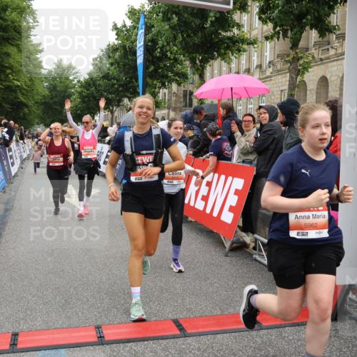 14.06.2026 - REWE Women's Run Strokosch-Dieckow http://msf.ph/oto/9776482 14.06.2026 11:05:56 Ziel 5149, 5169, 5200, 5339, 5354, 5416, 5517, 5833, 5834, 5881, 5887, 5897, 5962 meine-sportfotos.de