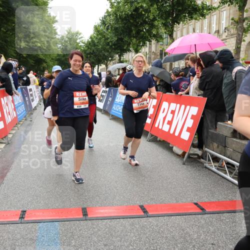 14.06.2026 - REWE Women's Run Strokosch-Dieckow http://msf.ph/oto/9776485 14.06.2026 11:06:35 Ziel 5071, 5075, 5076, 5134, 5222, 5283, 5382, 5441, 5480, 5491, 5501, 5541, 5574, 5829, 6024, 6067 meine-sportfotos.de
