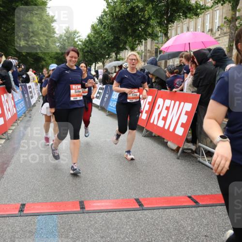 14.06.2026 - REWE Women's Run Strokosch-Dieckow http://msf.ph/oto/9776523 14.06.2026 11:06:35 Ziel 5071, 5075, 5076, 5134, 5222, 5283, 5382, 5441, 5480, 5491, 5501, 5541, 5574, 5829, 6024, 6067 meine-sportfotos.de