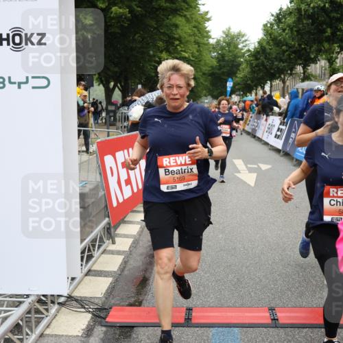 14.06.2026 - REWE Women's Run Strokosch-Dieckow http://msf.ph/oto/9776532 14.06.2026 11:05:49 Ziel 5169, 5312, 5339, 5416, 5447, 5470, 5524, 5620, 5621, 5646, 5765, 5772, 5791, 5833, 5834, 5849, 5897, 6010, 6032 meine-sportfotos.de