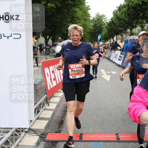 14.06.2026 - REWE Women's Run Strokosch-Dieckow http://msf.ph/oto/9776536 14.06.2026 11:05:49 Ziel 5169, 5312, 5339, 5416, 5447, 5470, 5524, 5620, 5621, 5646, 5765, 5772, 5791, 5833, 5834, 5849, 5897, 6010, 6032 meine-sportfotos.de