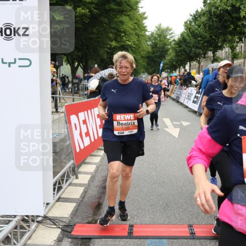 14.06.2026 - REWE Women's Run Strokosch-Dieckow http://msf.ph/oto/9776546 14.06.2026 11:05:49 Ziel 5169, 5312, 5339, 5416, 5447, 5470, 5524, 5620, 5621, 5646, 5765, 5772, 5791, 5833, 5834, 5849, 5897, 6010, 6032 meine-sportfotos.de