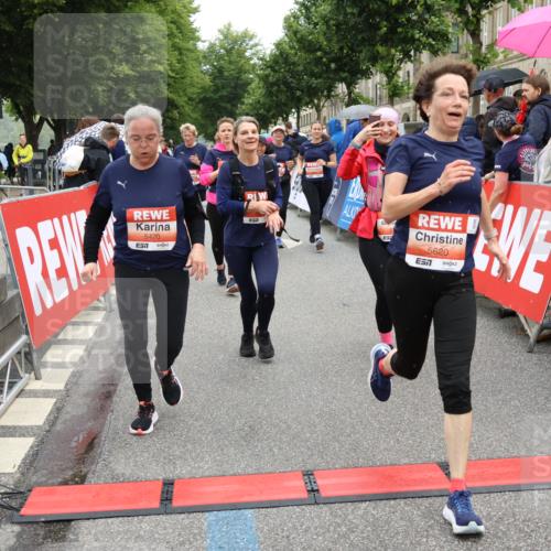 14.06.2026 - REWE Women's Run Strokosch-Dieckow http://msf.ph/oto/9776578 14.06.2026 11:05:47 Ziel 5078, 5169, 5178, 5312, 5416, 5447, 5470, 5524, 5620, 5621, 5646, 5765, 5772, 5791, 5833, 5834, 5849, 5888, 5897, 6010, 6032 meine-sportfotos.de