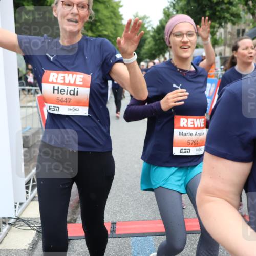 14.06.2026 - REWE Women's Run Strokosch-Dieckow http://msf.ph/oto/9776598 14.06.2026 11:05:44 Ziel 5078, 5156, 5178, 5210, 5312, 5416, 5447, 5470, 5524, 5620, 5621, 5626, 5646, 5765, 5772, 5791, 5849, 5888, 5939, 6010, 6032 meine-sportfotos.de
