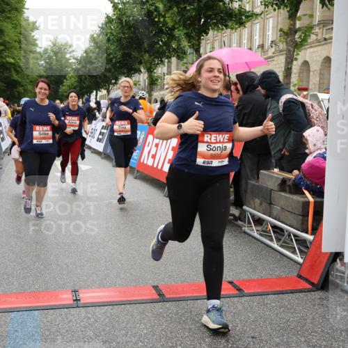14.06.2026 - REWE Women's Run Strokosch-Dieckow http://msf.ph/oto/9776602 14.06.2026 11:06:34 Ziel 5071, 5075, 5076, 5134, 5222, 5283, 5382, 5441, 5480, 5491, 5541, 5574, 5829, 6024 meine-sportfotos.de