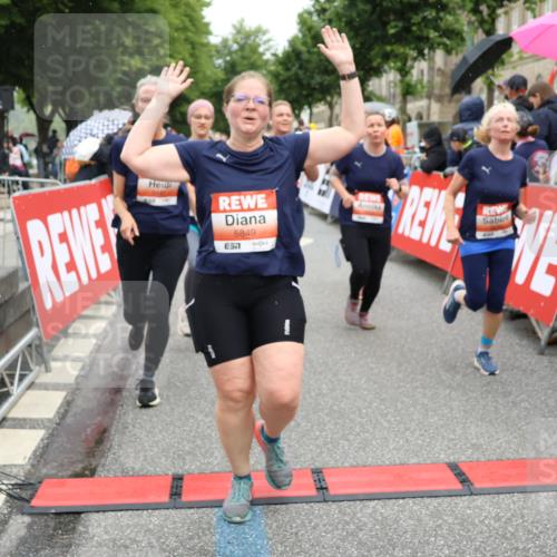 14.06.2026 - REWE Women's Run Strokosch-Dieckow http://msf.ph/oto/9776634 14.06.2026 11:05:43 Ziel 5078, 5156, 5174, 5178, 5210, 5312, 5447, 5470, 5524, 5620, 5621, 5626, 5646, 5765, 5772, 5791, 5849, 5888, 5939, 6010, 6032 meine-sportfotos.de