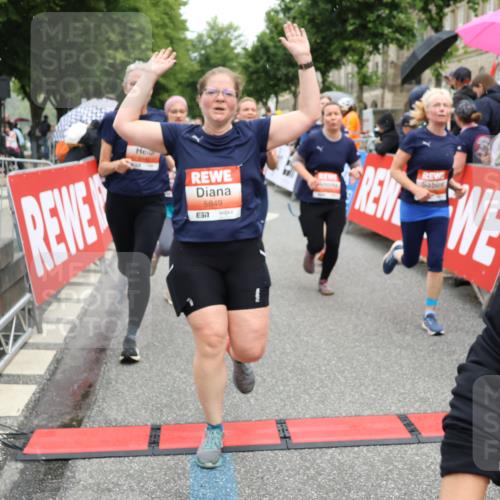 14.06.2026 - REWE Women's Run Strokosch-Dieckow http://msf.ph/oto/9776638 14.06.2026 11:05:43 Ziel 5078, 5156, 5174, 5178, 5210, 5312, 5447, 5470, 5524, 5620, 5621, 5626, 5646, 5765, 5772, 5791, 5849, 5888, 5939, 6010, 6032 meine-sportfotos.de