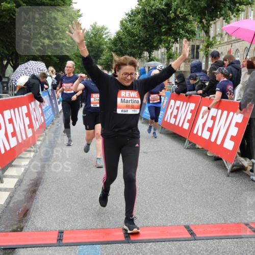 14.06.2026 - REWE Women's Run Strokosch-Dieckow http://msf.ph/oto/9776649 14.06.2026 11:05:42 Ziel 5078, 5156, 5174, 5178, 5210, 5312, 5447, 5524, 5620, 5621, 5626, 5765, 5791, 5849, 5888, 5939, 6010, 6032 meine-sportfotos.de