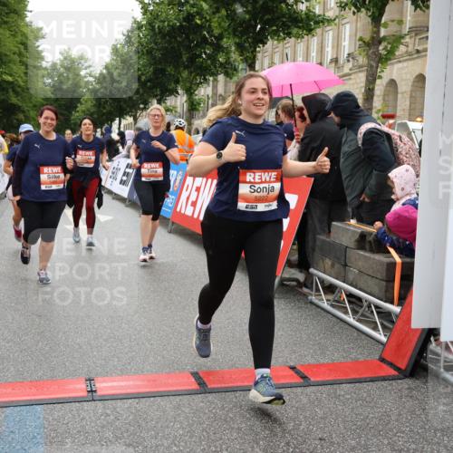 14.06.2026 - REWE Women's Run Strokosch-Dieckow http://msf.ph/oto/9776661 14.06.2026 11:06:34 Ziel 5071, 5075, 5076, 5134, 5222, 5283, 5382, 5441, 5480, 5491, 5541, 5574, 5829, 6024 meine-sportfotos.de