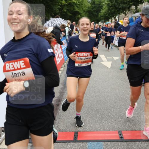14.06.2026 - REWE Women's Run Strokosch-Dieckow http://msf.ph/oto/9776682 14.06.2026 11:05:39 Ziel 5078, 5138, 5156, 5174, 5177, 5178, 5198, 5210, 5237, 5447, 5592, 5621, 5626, 5765, 5791, 5849, 5888, 5939, 6010 meine-sportfotos.de