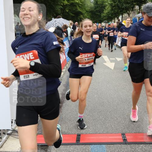 14.06.2026 - REWE Women's Run Strokosch-Dieckow http://msf.ph/oto/9776687 14.06.2026 11:05:39 Ziel 5078, 5138, 5156, 5174, 5177, 5178, 5198, 5210, 5237, 5447, 5592, 5621, 5626, 5765, 5791, 5849, 5888, 5939, 6010 meine-sportfotos.de