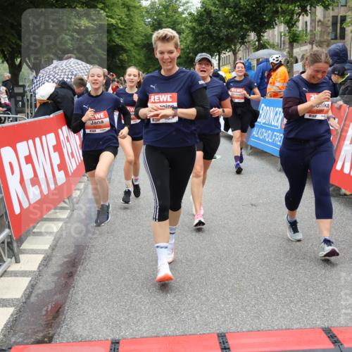 14.06.2026 - REWE Women's Run Strokosch-Dieckow http://msf.ph/oto/9776722 14.06.2026 11:05:38 Ziel 5078, 5138, 5156, 5174, 5177, 5178, 5198, 5210, 5237, 5592, 5626, 5765, 5888, 5939, 6010 meine-sportfotos.de