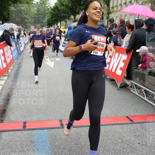 14.06.2026 - REWE Women's Run Strokosch-Dieckow http://msf.ph/oto/9776748 14.06.2026 11:05:35 Ziel 5138, 5156, 5174, 5177, 5178, 5198, 5210, 5214, 5237, 5295, 5539, 5592, 5626, 5888, 5939, 5967, 6013 meine-sportfotos.de