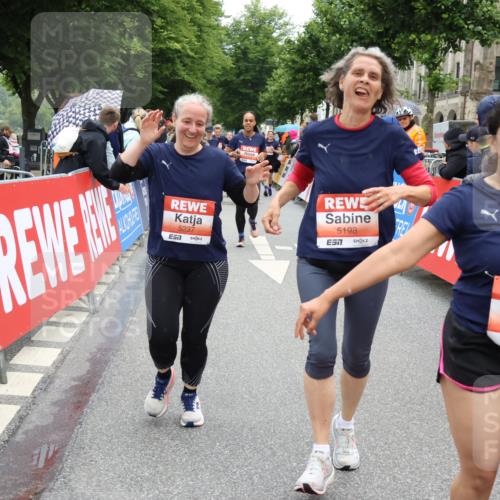 14.06.2026 - REWE Women's Run Strokosch-Dieckow http://msf.ph/oto/9776761 14.06.2026 11:05:32 Ziel 5138, 5174, 5177, 5198, 5214, 5237, 5295, 5370, 5439, 5539, 5592, 5626, 5967, 6013 meine-sportfotos.de