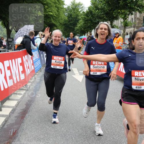 14.06.2026 - REWE Women's Run Strokosch-Dieckow http://msf.ph/oto/9776771 14.06.2026 11:05:32 Ziel 5138, 5174, 5177, 5198, 5214, 5237, 5295, 5370, 5439, 5539, 5592, 5626, 5967, 6013 meine-sportfotos.de