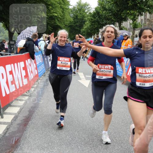 14.06.2026 - REWE Women's Run Strokosch-Dieckow http://msf.ph/oto/9776776 14.06.2026 11:05:32 Ziel 5138, 5174, 5177, 5198, 5214, 5237, 5295, 5370, 5439, 5539, 5592, 5626, 5967, 6013 meine-sportfotos.de