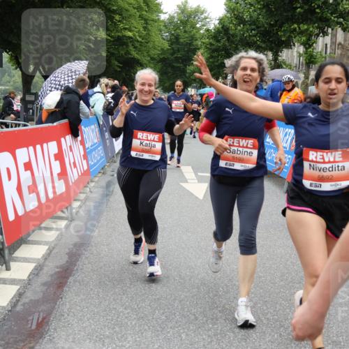 14.06.2026 - REWE Women's Run Strokosch-Dieckow http://msf.ph/oto/9776782 14.06.2026 11:05:32 Ziel 5138, 5174, 5177, 5198, 5214, 5237, 5295, 5370, 5439, 5539, 5592, 5626, 5967, 6013 meine-sportfotos.de