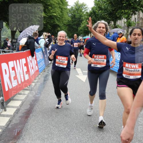 14.06.2026 - REWE Women's Run Strokosch-Dieckow http://msf.ph/oto/9776788 14.06.2026 11:05:32 Ziel 5138, 5174, 5177, 5198, 5214, 5237, 5295, 5370, 5439, 5539, 5592, 5626, 5967, 6013 meine-sportfotos.de