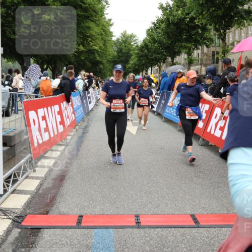 14.06.2026 - REWE Women's Run Strokosch-Dieckow http://msf.ph/oto/9776792 14.06.2026 11:05:30 Ziel 5138, 5177, 5198, 5214, 5237, 5295, 5370, 5439, 5539, 5592, 5967, 6013, 6029 meine-sportfotos.de