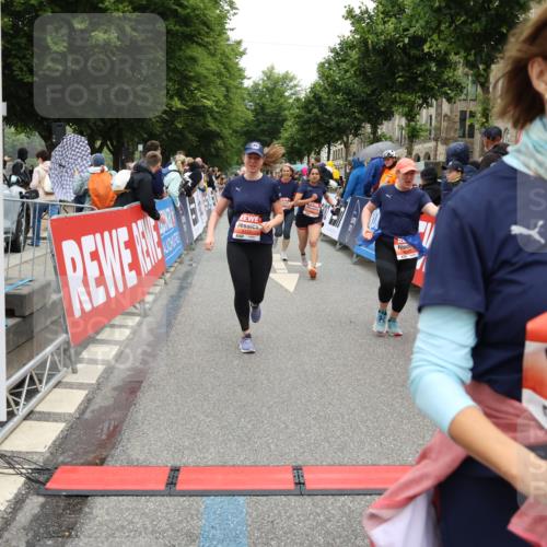 14.06.2026 - REWE Women's Run Strokosch-Dieckow http://msf.ph/oto/9776802 14.06.2026 11:05:30 Ziel 5138, 5177, 5198, 5214, 5237, 5295, 5370, 5439, 5539, 5592, 5967, 6013, 6029 meine-sportfotos.de