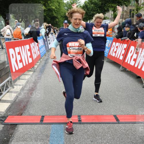 14.06.2026 - REWE Women's Run Strokosch-Dieckow http://msf.ph/oto/9776808 14.06.2026 11:05:29 Ziel 5138, 5177, 5198, 5214, 5237, 5295, 5370, 5439, 5494, 5539, 5568, 5592, 5967, 6013, 6028, 6029 meine-sportfotos.de