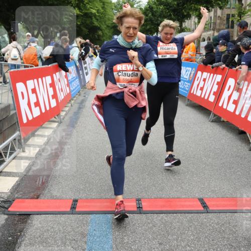 14.06.2026 - REWE Women's Run Strokosch-Dieckow http://msf.ph/oto/9776813 14.06.2026 11:05:29 Ziel 5138, 5177, 5198, 5214, 5237, 5295, 5370, 5439, 5494, 5539, 5568, 5592, 5967, 6013, 6028, 6029 meine-sportfotos.de