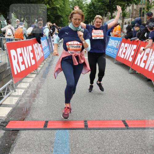 14.06.2026 - REWE Women's Run Strokosch-Dieckow http://msf.ph/oto/9776825 14.06.2026 11:05:28 Ziel 5138, 5177, 5198, 5214, 5295, 5370, 5439, 5494, 5539, 5568, 5592, 5967, 6013, 6028, 6029 meine-sportfotos.de