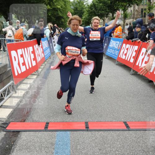 14.06.2026 - REWE Women's Run Strokosch-Dieckow http://msf.ph/oto/9776837 14.06.2026 11:05:28 Ziel 5138, 5177, 5198, 5214, 5295, 5370, 5439, 5494, 5539, 5568, 5592, 5967, 6013, 6028, 6029 meine-sportfotos.de