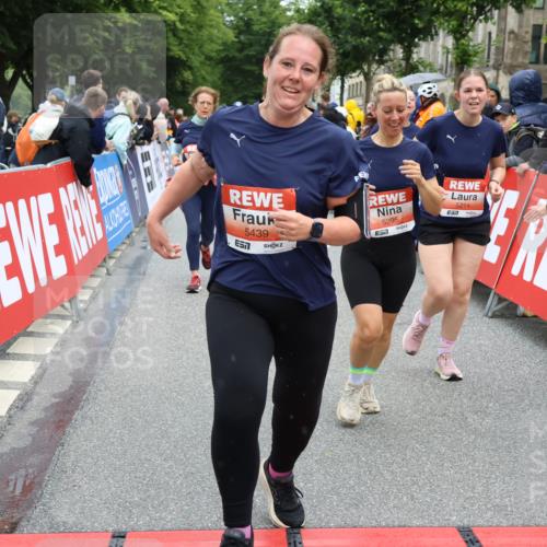 14.06.2026 - REWE Women's Run Strokosch-Dieckow http://msf.ph/oto/9776854 14.06.2026 11:05:27 Ziel 5138, 5177, 5214, 5295, 5370, 5389, 5439, 5494, 5539, 5568, 5743, 5967, 6013, 6028, 6029 meine-sportfotos.de