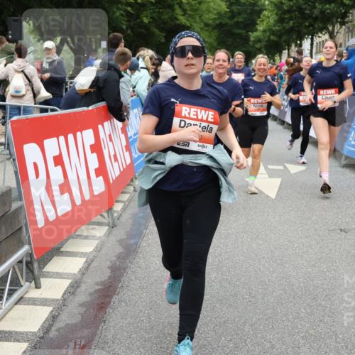 14.06.2026 - REWE Women's Run Strokosch-Dieckow http://msf.ph/oto/9776859 14.06.2026 11:05:25 Ziel 5214, 5295, 5370, 5389, 5439, 5494, 5531, 5539, 5568, 5743, 5967, 6013, 6028, 6029 meine-sportfotos.de