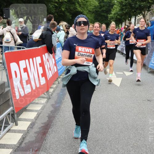 14.06.2026 - REWE Women's Run Strokosch-Dieckow http://msf.ph/oto/9776865 14.06.2026 11:05:25 Ziel 5214, 5295, 5370, 5389, 5439, 5494, 5531, 5539, 5568, 5743, 5967, 6013, 6028, 6029 meine-sportfotos.de