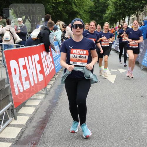 14.06.2026 - REWE Women's Run Strokosch-Dieckow http://msf.ph/oto/9776871 14.06.2026 11:05:25 Ziel 5214, 5295, 5370, 5389, 5439, 5494, 5531, 5539, 5568, 5743, 5967, 6013, 6028, 6029 meine-sportfotos.de