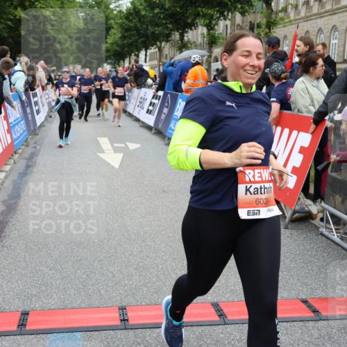 14.06.2026 - REWE Women's Run Strokosch-Dieckow http://msf.ph/oto/9776880 14.06.2026 11:05:23 Ziel 5208, 5214, 5295, 5357, 5370, 5389, 5439, 5444, 5494, 5531, 5568, 5743, 5754, 6028, 6029 meine-sportfotos.de