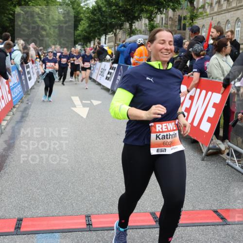 14.06.2026 - REWE Women's Run Strokosch-Dieckow http://msf.ph/oto/9776886 14.06.2026 11:05:23 Ziel 5208, 5214, 5295, 5357, 5370, 5389, 5439, 5444, 5494, 5531, 5568, 5743, 5754, 6028, 6029 meine-sportfotos.de