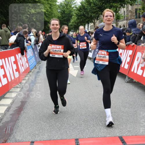 14.06.2026 - REWE Women's Run Strokosch-Dieckow http://msf.ph/oto/9776914 14.06.2026 11:05:19 Ziel 5208, 5230, 5357, 5389, 5444, 5494, 5531, 5568, 5687, 5743, 5747, 5754, 6028, 6029 meine-sportfotos.de