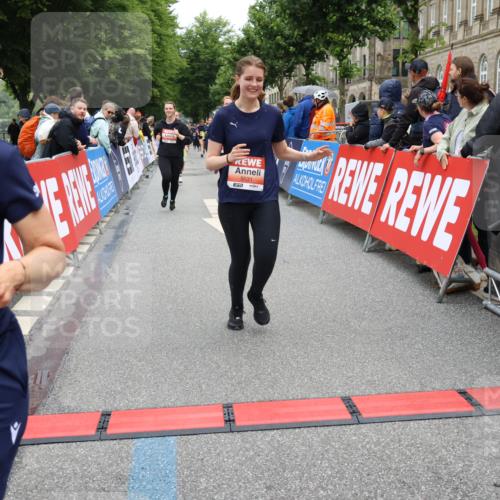 14.06.2026 - REWE Women's Run Strokosch-Dieckow http://msf.ph/oto/9776937 14.06.2026 11:05:17 Ziel 5208, 5230, 5357, 5389, 5444, 5494, 5531, 5568, 5687, 5743, 5744, 5745, 5747, 5754, 6028 meine-sportfotos.de