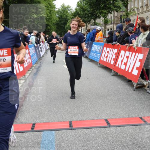 14.06.2026 - REWE Women's Run Strokosch-Dieckow http://msf.ph/oto/9776948 14.06.2026 11:05:17 Ziel 5208, 5230, 5357, 5389, 5444, 5494, 5531, 5568, 5687, 5743, 5744, 5745, 5747, 5754, 6028 meine-sportfotos.de