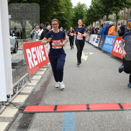 14.06.2026 - REWE Women's Run Strokosch-Dieckow http://msf.ph/oto/9776964 14.06.2026 11:05:16 Ziel 5208, 5230, 5357, 5389, 5444, 5531, 5687, 5743, 5744, 5745, 5747, 5754 meine-sportfotos.de