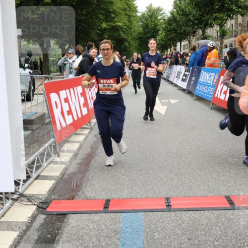 14.06.2026 - REWE Women's Run Strokosch-Dieckow http://msf.ph/oto/9776969 14.06.2026 11:05:16 Ziel 5208, 5230, 5357, 5389, 5444, 5531, 5687, 5743, 5744, 5745, 5747, 5754 meine-sportfotos.de