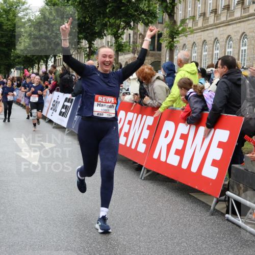 14.06.2026 - REWE Women's Run Strokosch-Dieckow http://msf.ph/oto/9776971 14.06.2026 10:01:00 Ziel 10101, 10162, 10188, 10198, 10454, 10637, 10805, 10905, 11205, 11278, 11324, 11422, 11483, 11493 meine-sportfotos.de