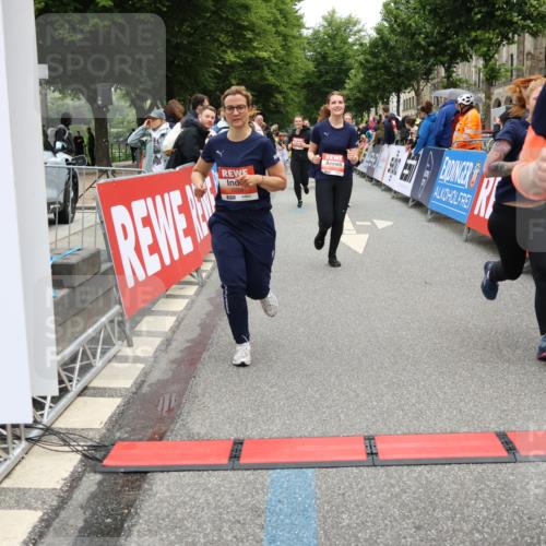 14.06.2026 - REWE Women's Run Strokosch-Dieckow http://msf.ph/oto/9776975 14.06.2026 11:05:16 Ziel 5208, 5230, 5357, 5389, 5444, 5531, 5687, 5743, 5744, 5745, 5747, 5754 meine-sportfotos.de